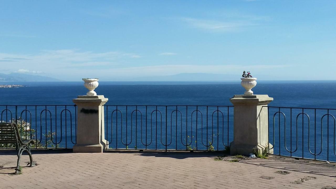 L.T. Metis Hotel Acireale Bagian luar foto